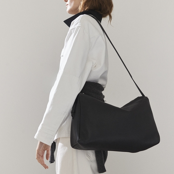 The Horse Lottie Bag in Black Leather - Picture 6 of 16